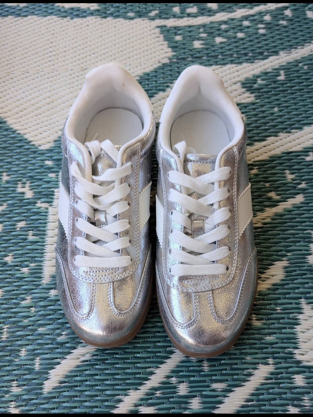 Universal Thread Size 7.5 Metallic Silver Casual Sneakers